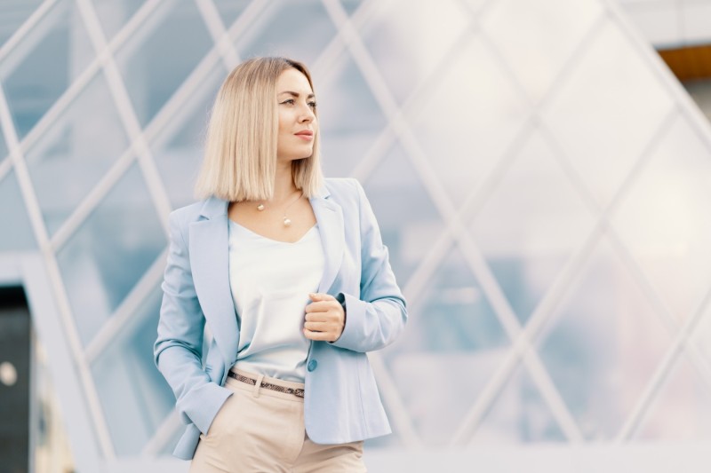 Look biznesowy – jak wyglądać profesjonalnie, ale nie nudno?